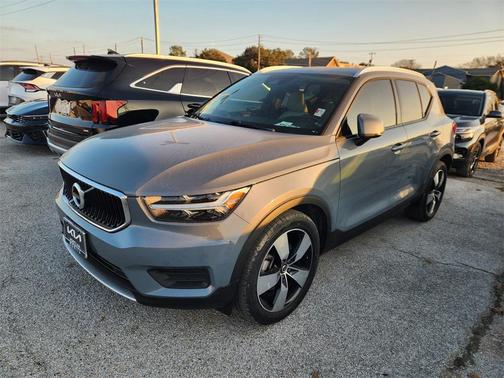 2020 Volvo XC40 T5 Momentum