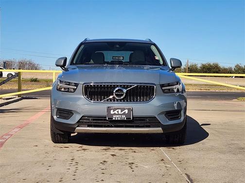 2020 Volvo XC40 T5 Momentum
