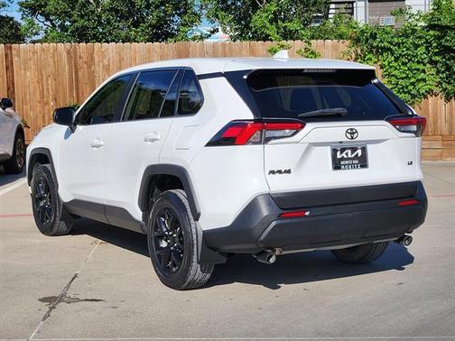 Ice 2023 Toyota RAV4 LE