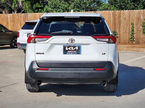 Ice 2023 Toyota RAV4 LE