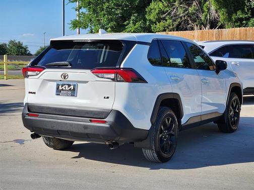 Ice 2023 Toyota RAV4 LE