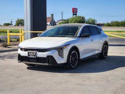 Snow White Pearl 2026 Kia K4 GT-LINE