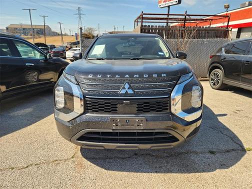 2023 Mitsubishi Outlander ES