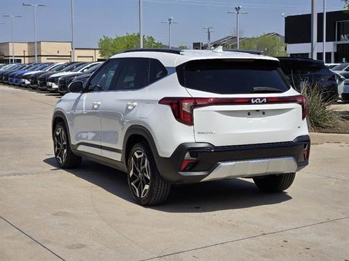 Snow White Pearl 2025 Kia Seltos SX