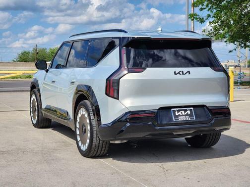 Ivory 2026 Kia EV9 Land