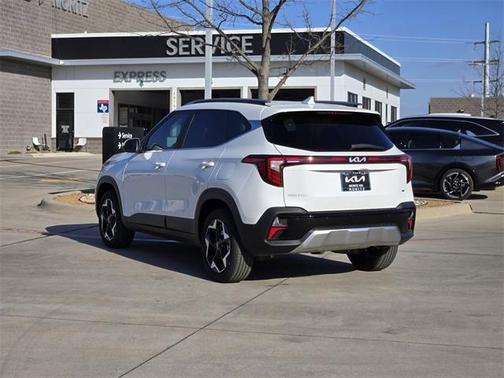 Snow White Pearl 2026 Kia Seltos EX