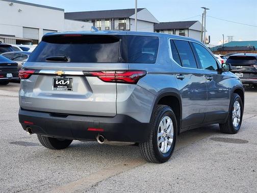Sterling Gray Metallic 2023 Chevrolet Traverse LS