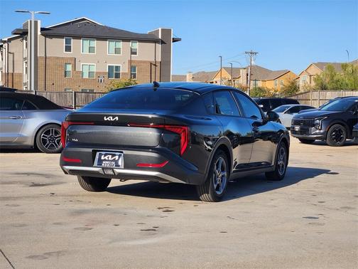 2025 Kia K4 LXS