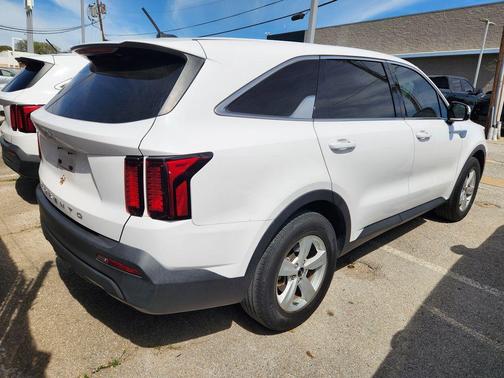 2022 Kia Sorento LX