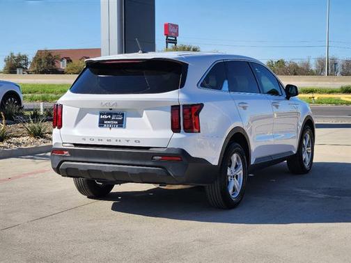 Glacial White Pearl 2022 Kia Sorento LX