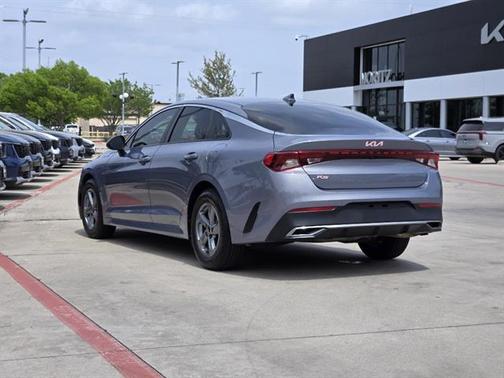 Everlasting Silver 2022 Kia K5 LX