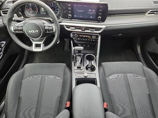 Everlasting Silver 2022 Kia K5 LX
