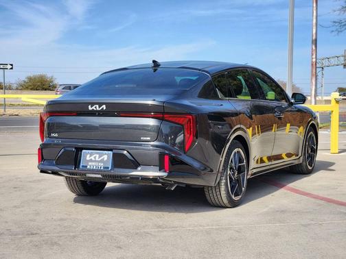 2026 Kia K4 GT-LINE