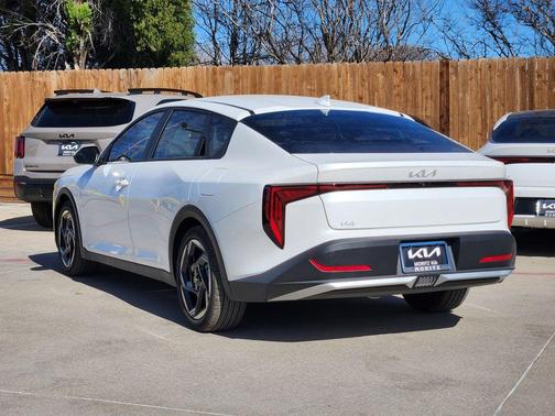 2026 Kia K4 EX