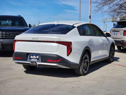 2026 Kia K4 EX