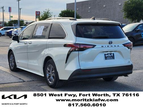Blizzard Pearl 2021 Toyota Sienna XLE