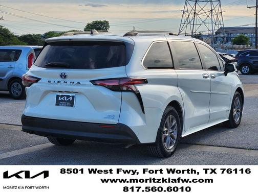Blizzard Pearl 2021 Toyota Sienna XLE