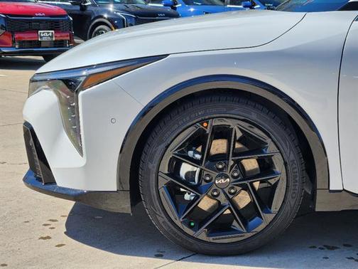 Snow White Pearl 2026 Kia K4 GT-LINE