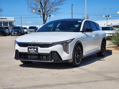 Snow White Pearl 2026 Kia K4 GT-LINE