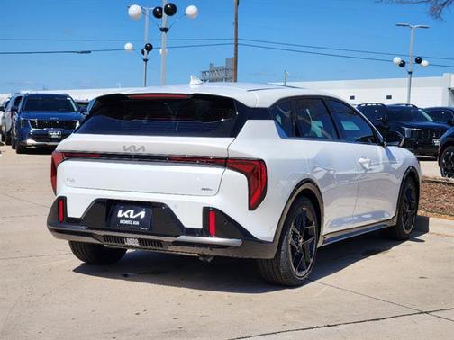 Snow White Pearl 2026 Kia K4 GT-LINE