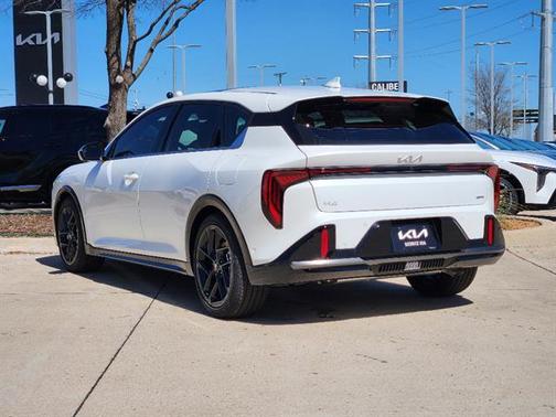 Snow White Pearl 2026 Kia K4 GT-LINE