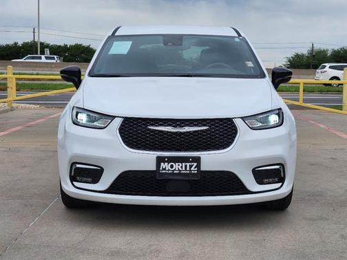 Bright White Clearcoat 2025 Chrysler Pacifica Select