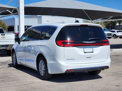 Bright White Clearcoat 2025 Chrysler Pacifica Select