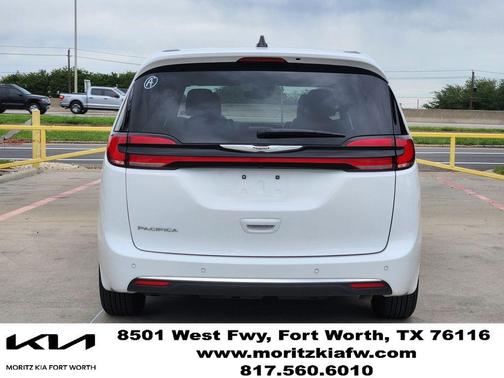 Bright White Clearcoat 2025 Chrysler Pacifica Select