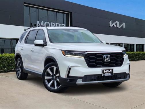 White 2024 Honda Pilot Touring