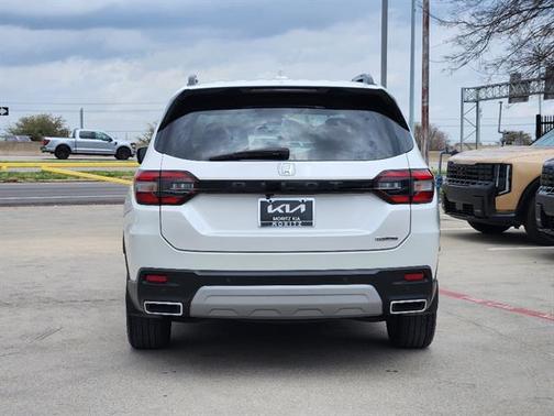 White 2024 Honda Pilot Touring