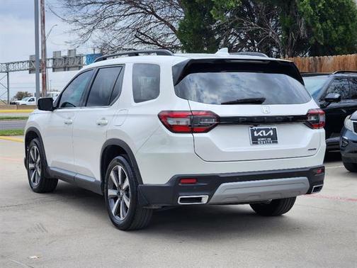 White 2024 Honda Pilot Touring