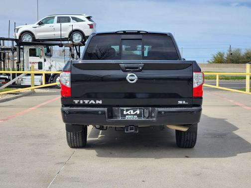 2017 Nissan Titan SL