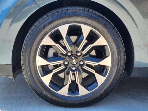 2023 Kia Carnival EX