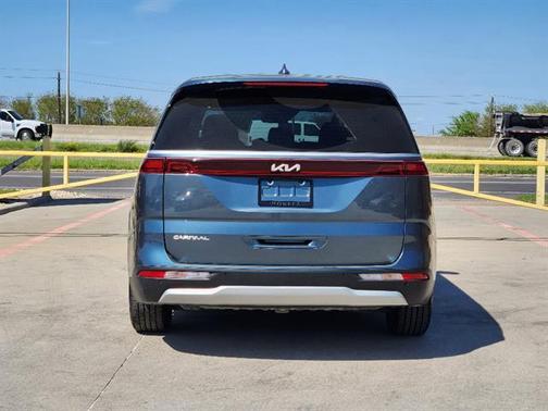 2023 Kia Carnival EX