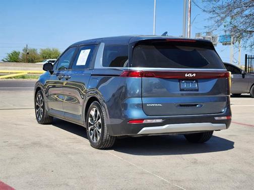 2023 Kia Carnival EX