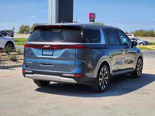 2023 Kia Carnival EX