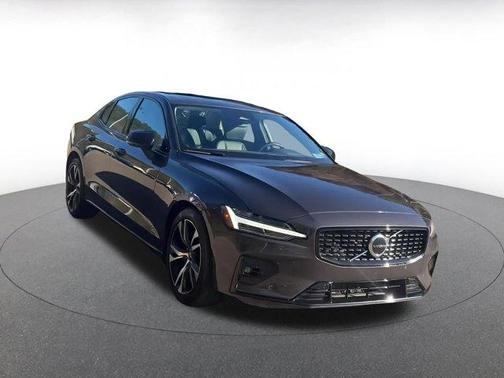 2024 Volvo S60 B5 Core Dark Theme