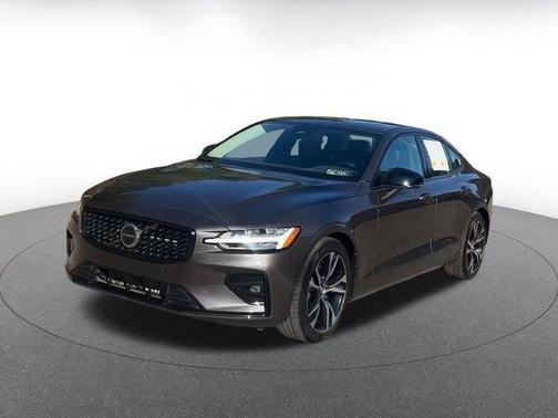 2024 Volvo S60 B5 Core Dark Theme