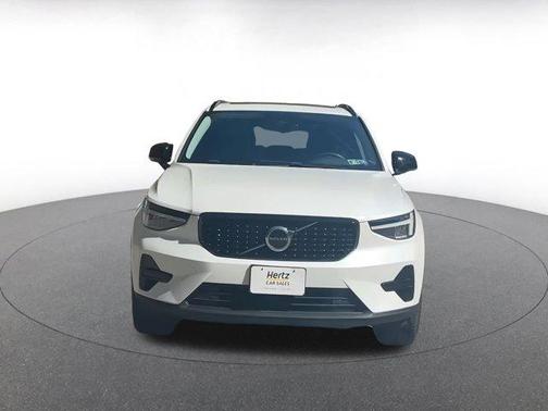 2024 Volvo XC40 CORE