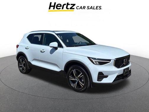 2024 Volvo XC40 CORE