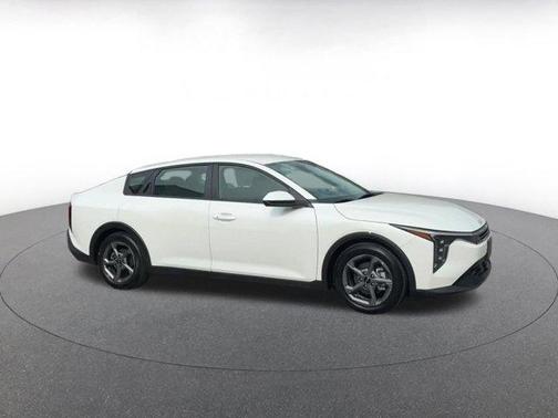 Snow White Pearl 2025 Kia K4