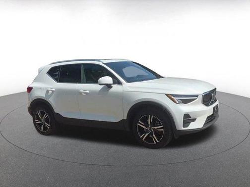 2024 Volvo XC40 CORE