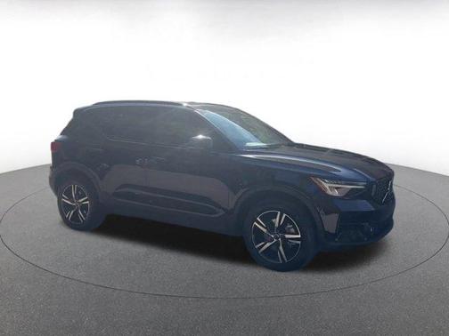 2024 Volvo XC40 CORE