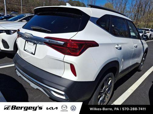 Snow White Pearl 2023 Kia Seltos S