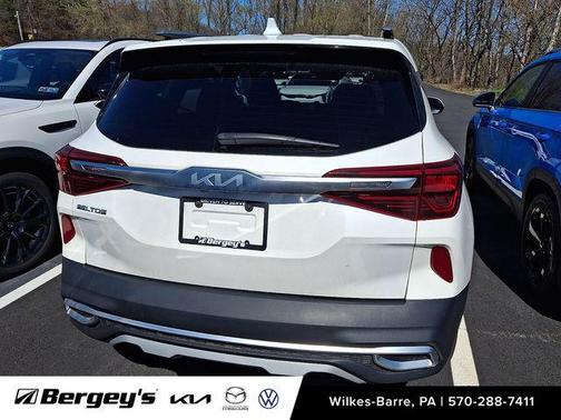 Snow White Pearl 2023 Kia Seltos S