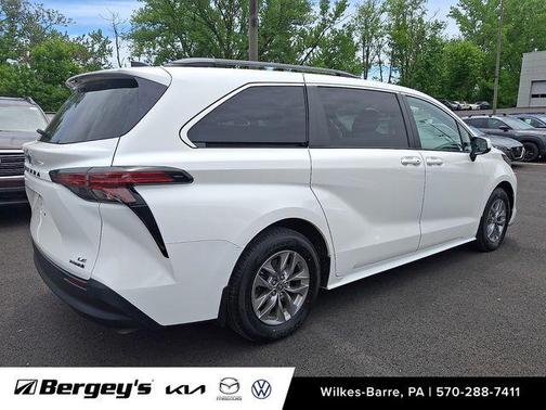 White 2022 Toyota Sienna LE