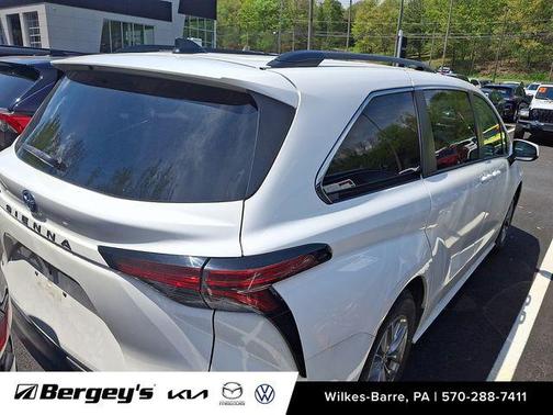 White 2022 Toyota Sienna LE