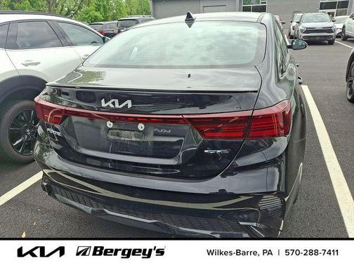 Aurora Black Pearl 2023 Kia Forte GT-Line