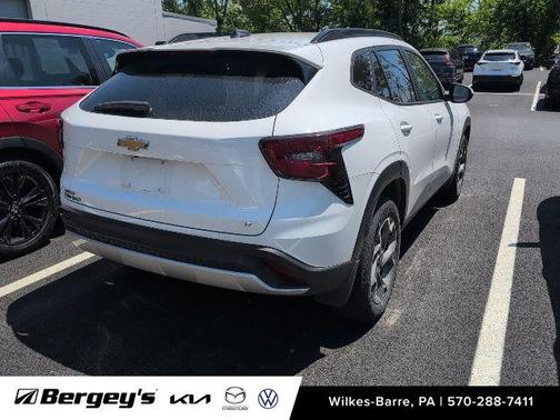 Summit White 2024 Chevrolet Trax LT