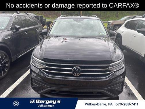 Deep Black 2022 Volkswagen Tiguan 2.0T SE